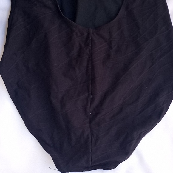 Cherokee Textured Swimsuit - Picture 6 of 8